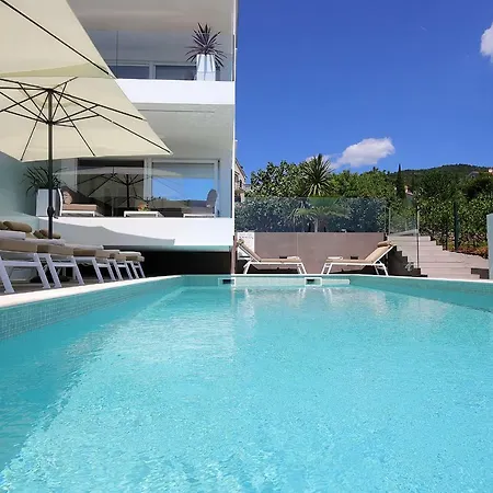 Apartamento Designed With Swimming Pool Near The
